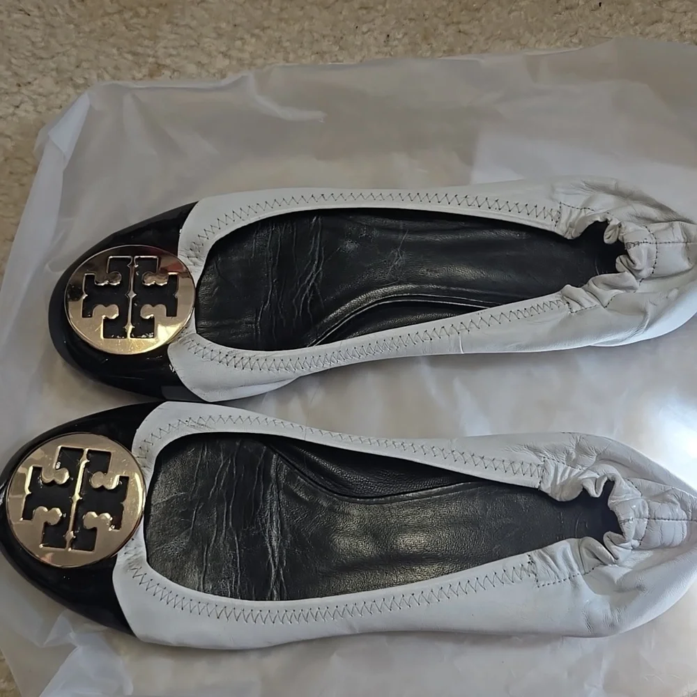 Tory Burch Two Tone Logo Ballet Flats size 9.5 - Picture 3 of 3